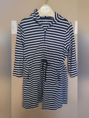 💜2 for $10💜 Bundle and save Striped Hooded Zip Beach Cover